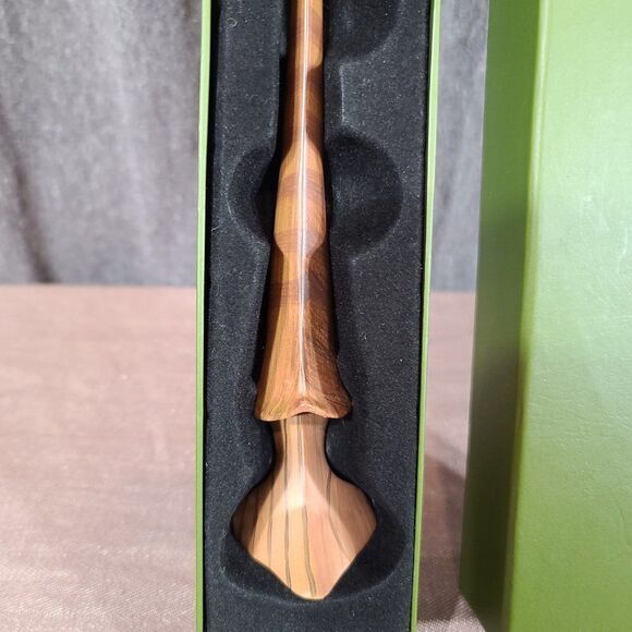 HARRY POTTER NOBLE COLLECTIONS- Nymphadora Tonks Wand - Picture 3 of 9